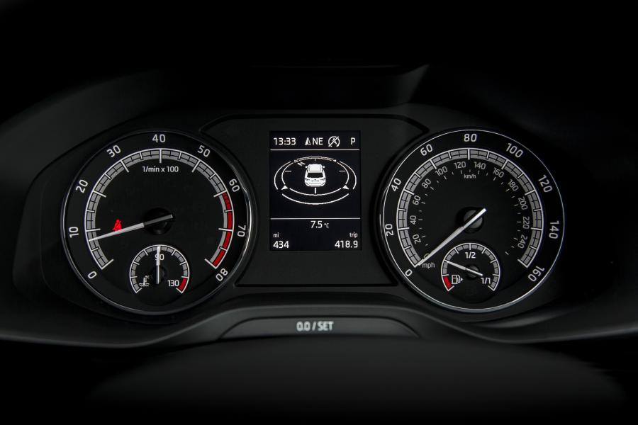 Панель приборов Skoda Kodiaq 4x4 2016 года  (UK) (фото 9 из 41)